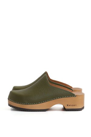 Cuero floater verde loden con textura natural y acabado mate