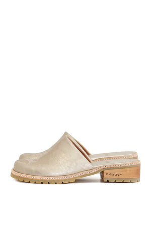 Sandalia dorada de cuero cobra con planta Aires 4 cm, zuecos de mujer para vestir