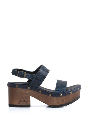 Sandalia de cuero azul Kebba Bélgica con hebilla en el tobillo y planta madera, zuecos Kebba oferta