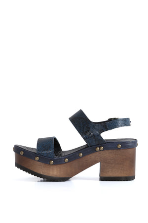 Sandalia artesanal Bua Bélgica azul caimán de cuero con calce anatómico, zuecos de mujer para vestir