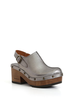 Zapatos anatómicos peltre con base de madera y textura metálica al lateral