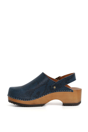 Zuecos de mujer para vestir azules con detalle de cascabel y base firme