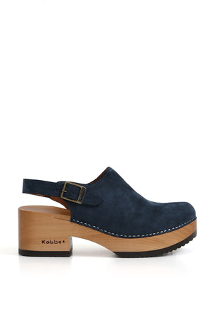 Zapatos anatómicos Kebba Noelia Indigo, cuero renobuk azul y planta de madera anatómica, fondo blanco