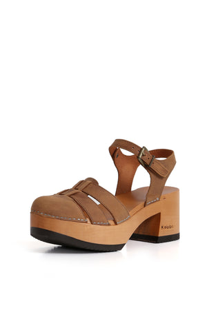 Sandalia alta Paula color brandy en cuero West con ajuste lateral de hebilla