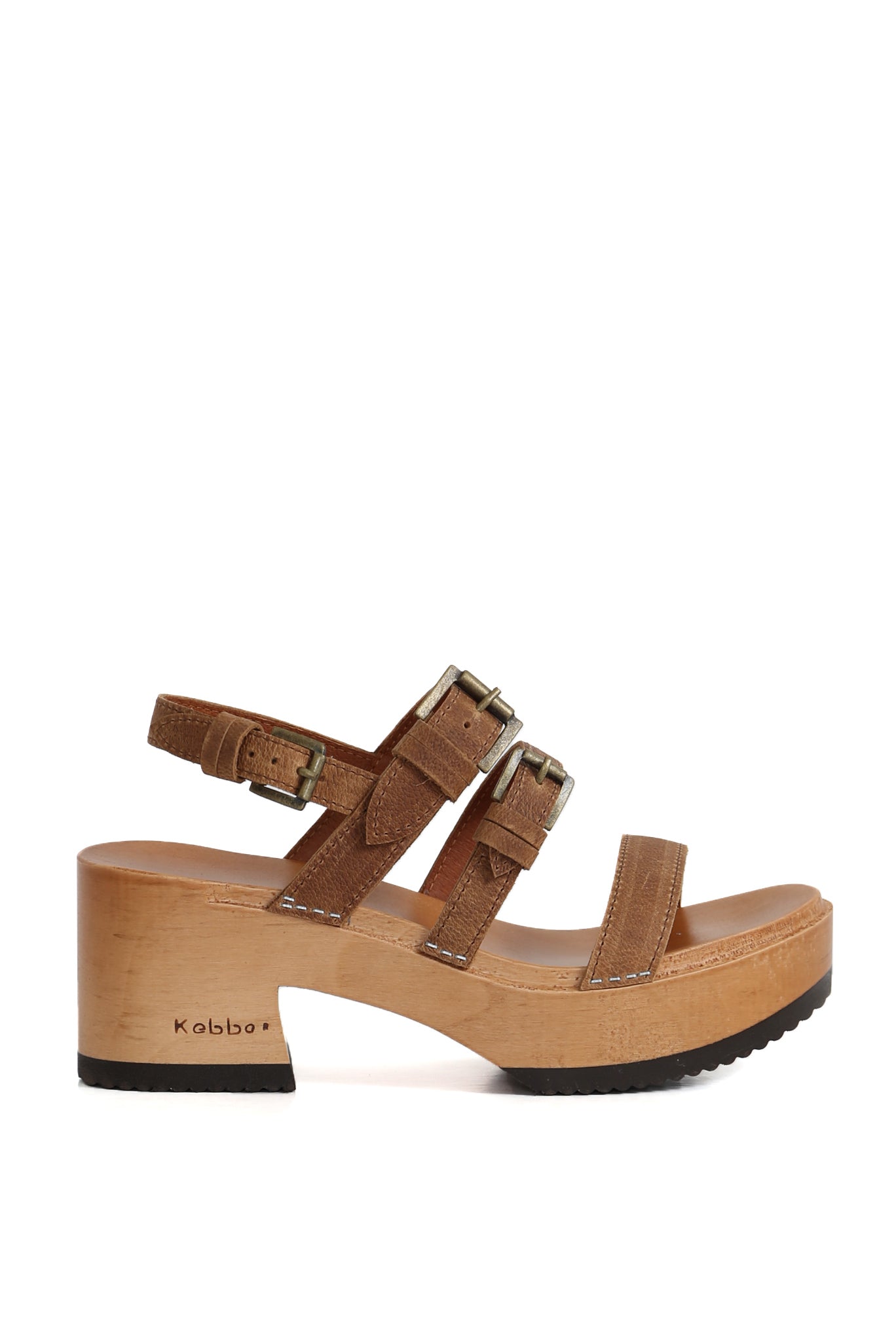 3. Zapatos anatómicos en cuero café con hebillas y plataforma de madera.