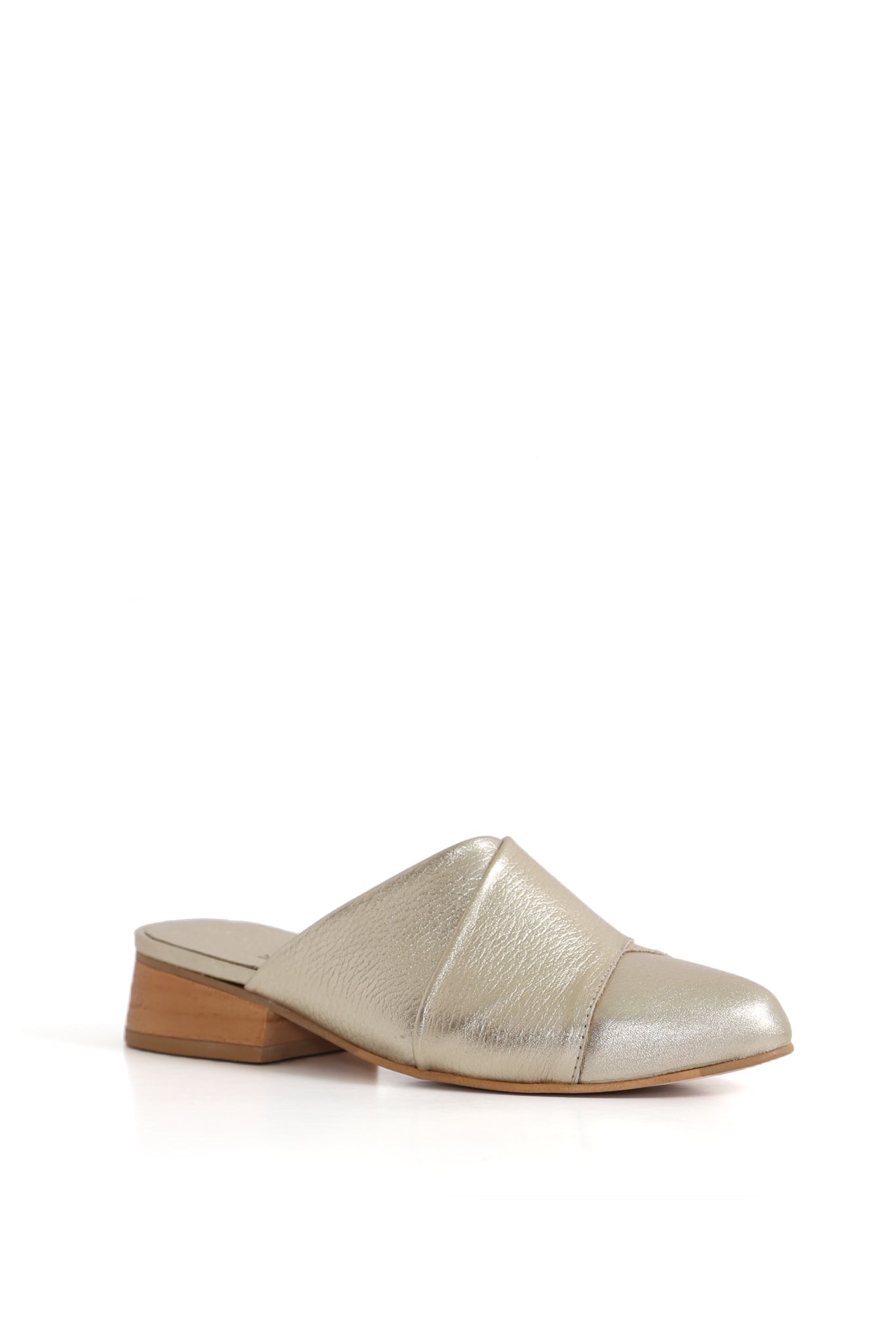 Mule níquel punta cuadrada y base de madera; acabado grano natural. zuecos de mujer para vestir