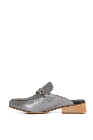 Zuecos de mujer para vestir Antonia peltre con cuero floater y planta anatómica