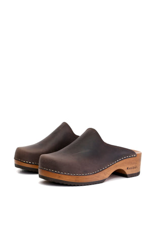 Zuecos artesanales de cuero West color chocolate Kebba