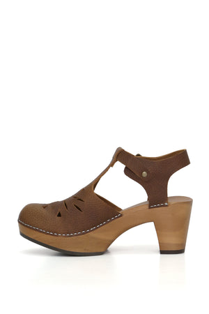 Sandalia Tábata tostado en cuero vacuno café con planta TRI anatómica 7 cm de madera
