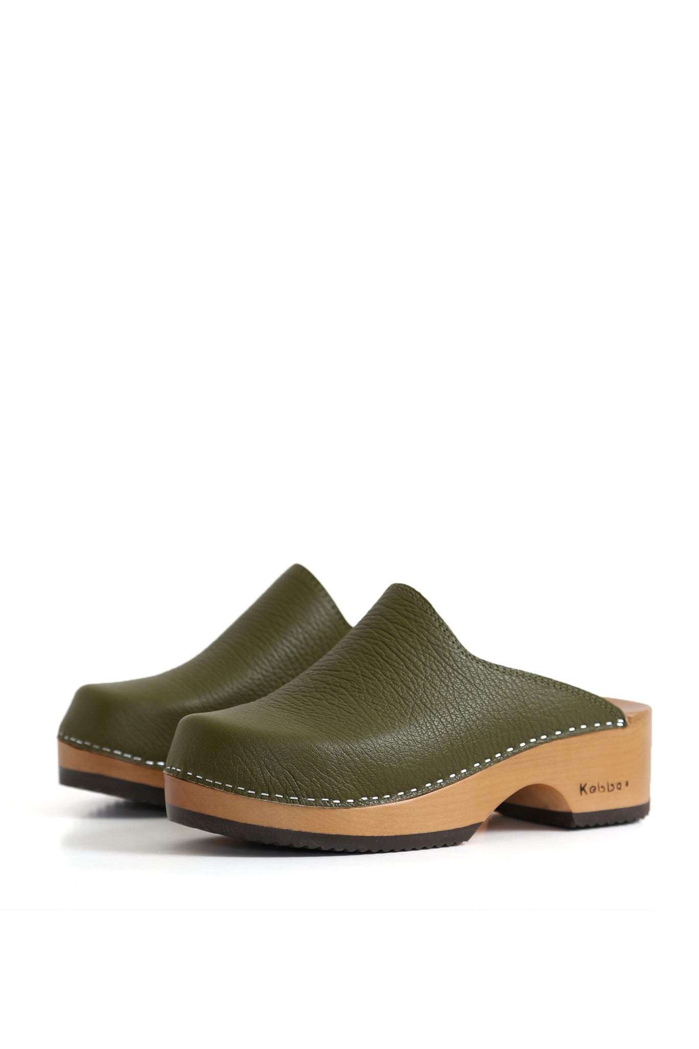 Cuero floater verde loden con textura natural y acabado mate