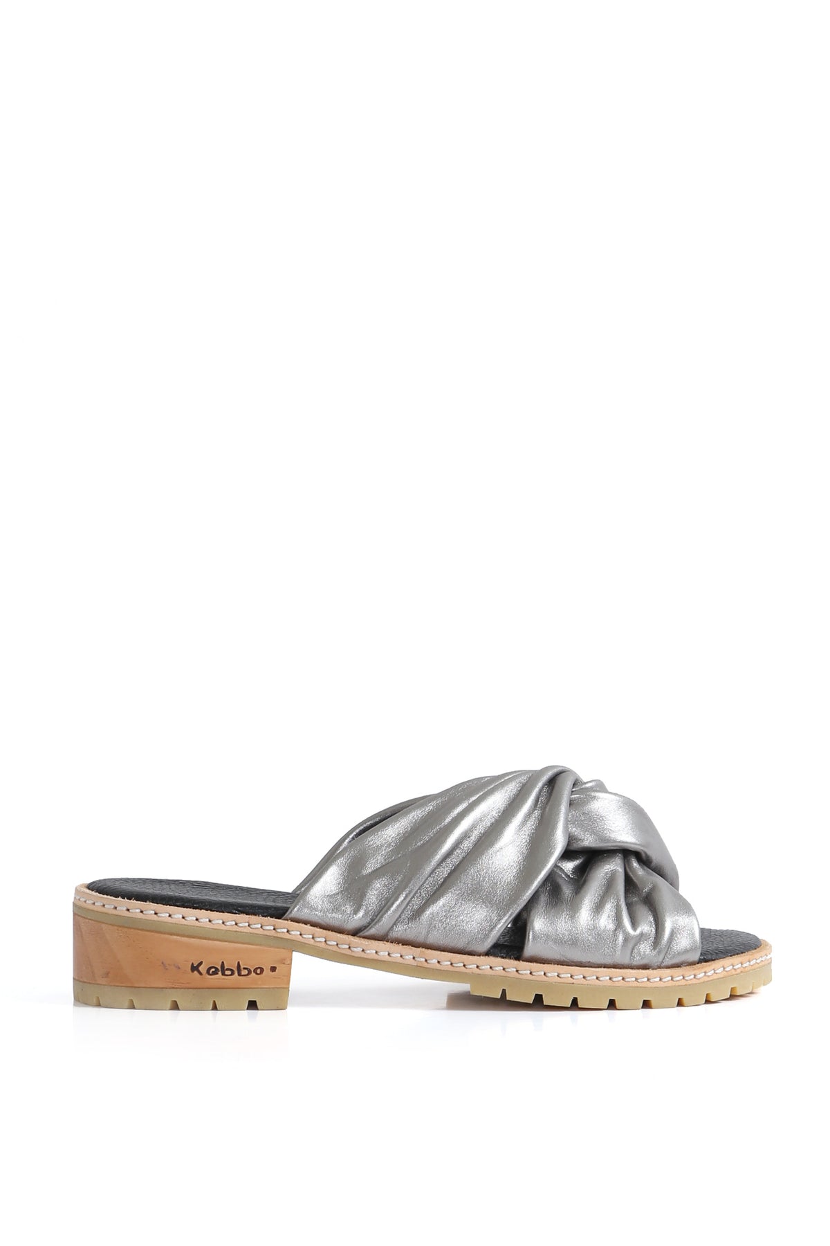 Candelaria napa peltre en cuero certificado con planta Aires de 4 cm, zuecos Kebba oferta