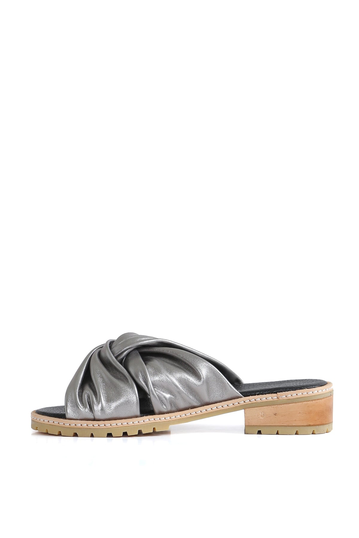 Sandalia artesanal Aires Candelaria napa peltre Kebba con calce anatómico, zuecos de mujer para vestir