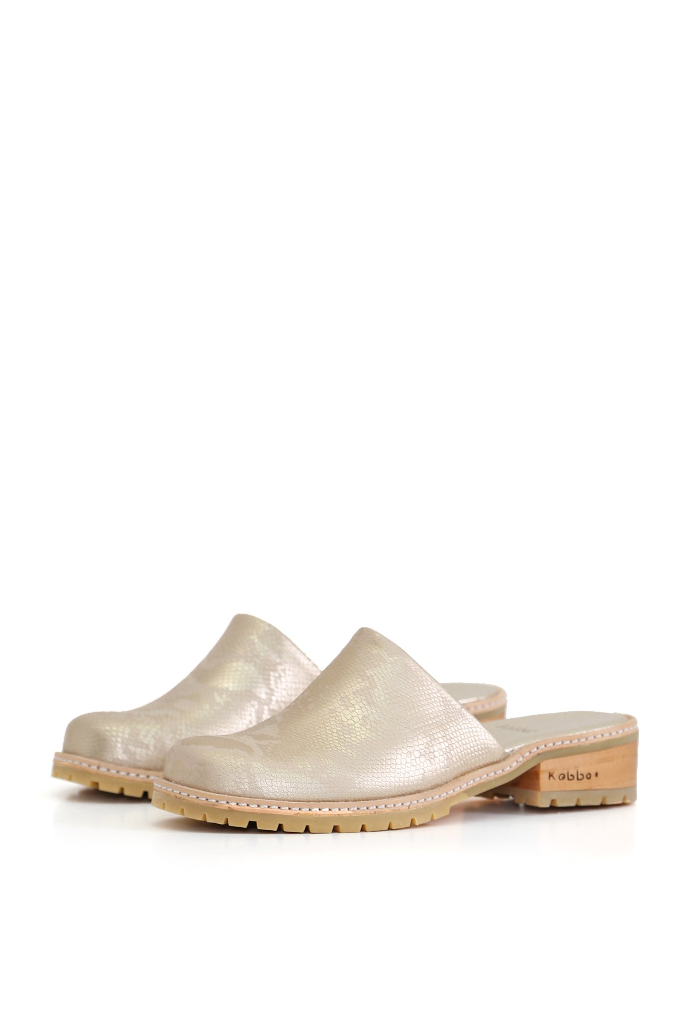 Sandalia dorada de cuero cobra con planta Aires 4 cm, zuecos de mujer para vestir