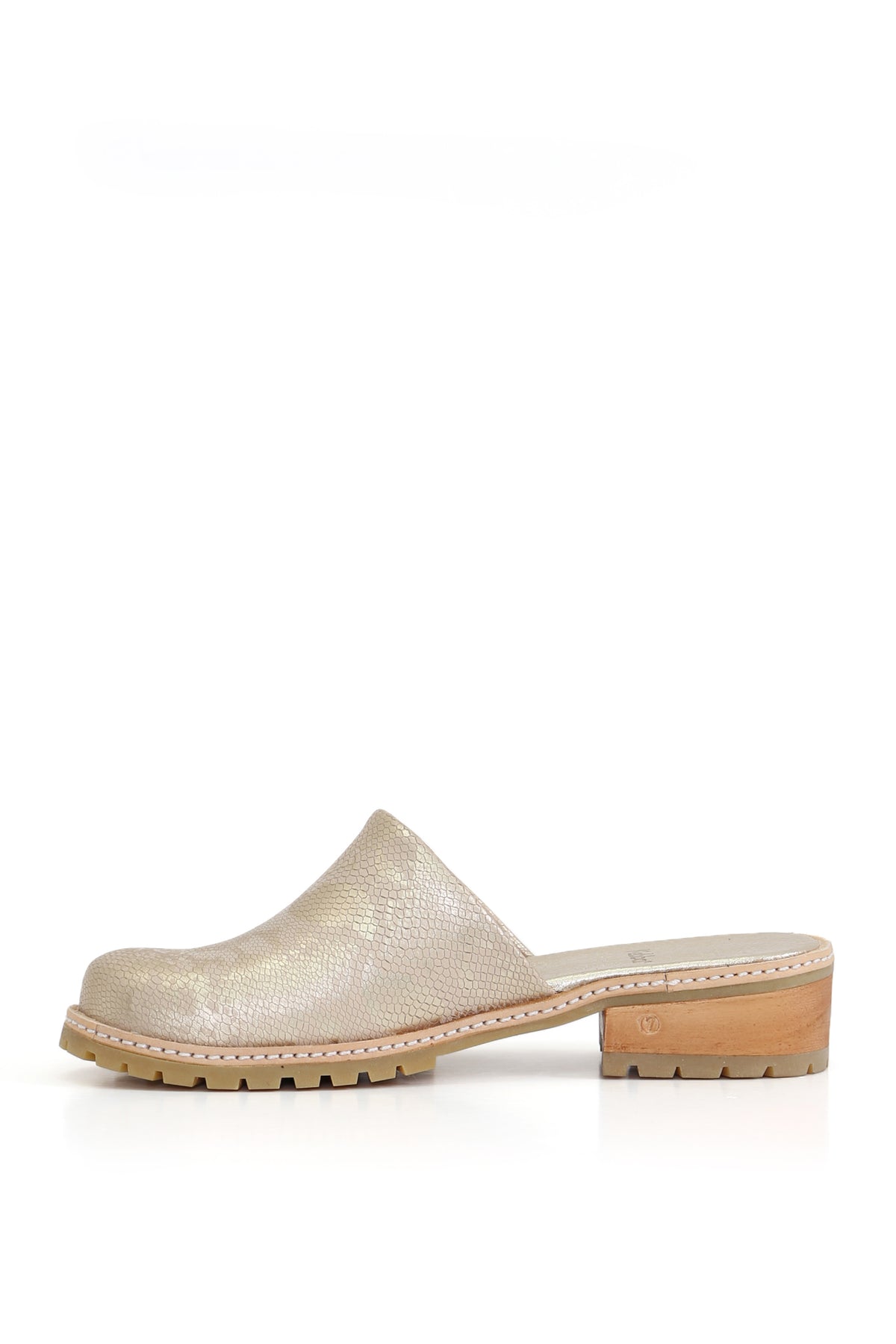 Sandalia artesanal en cuero cobra níquel con 4 cm de taco, zuecos de mujer para vestir