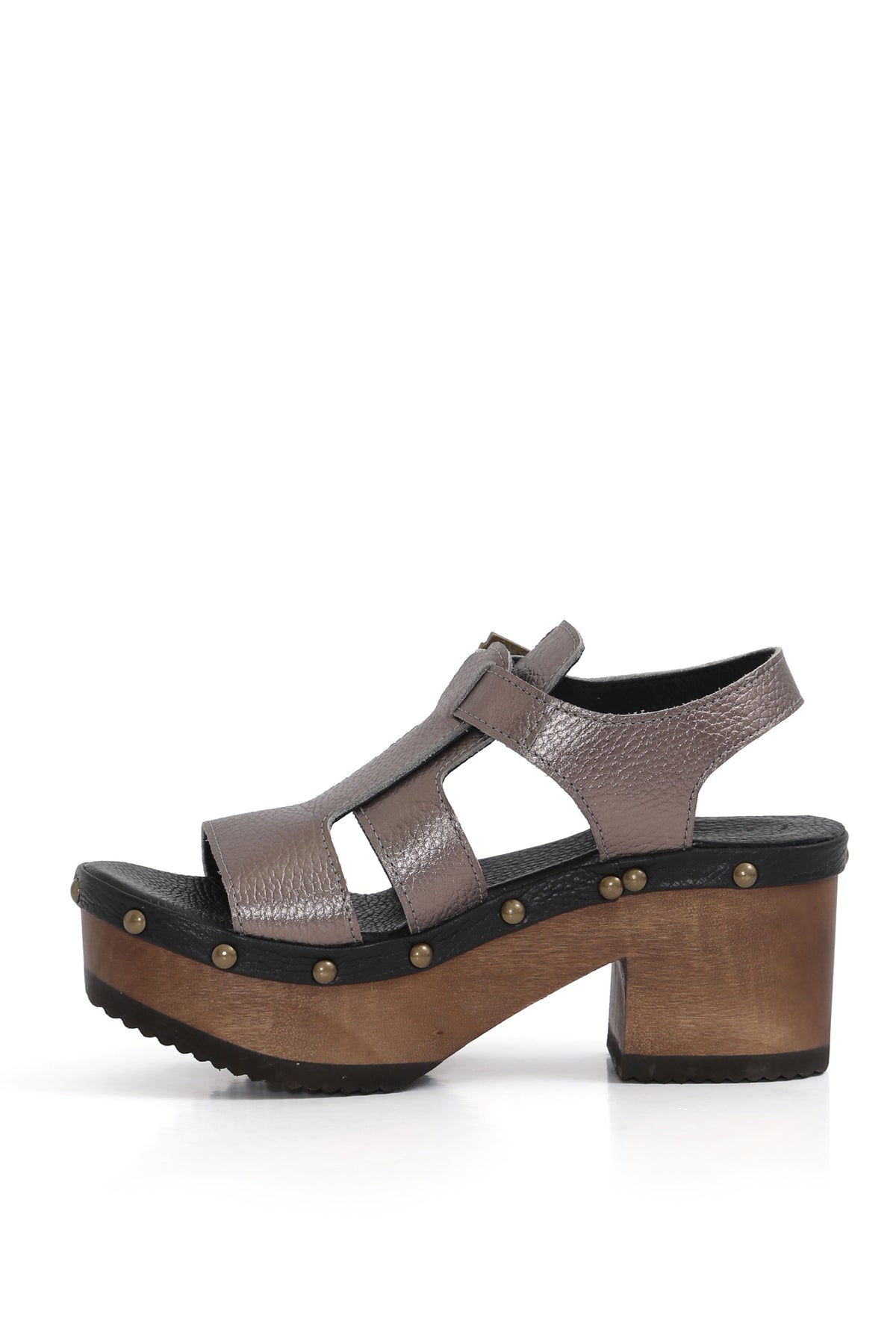 Sandalia Bali artesanal peltre y negro sobre planta alta BUA, zuecos de mujer para vestir