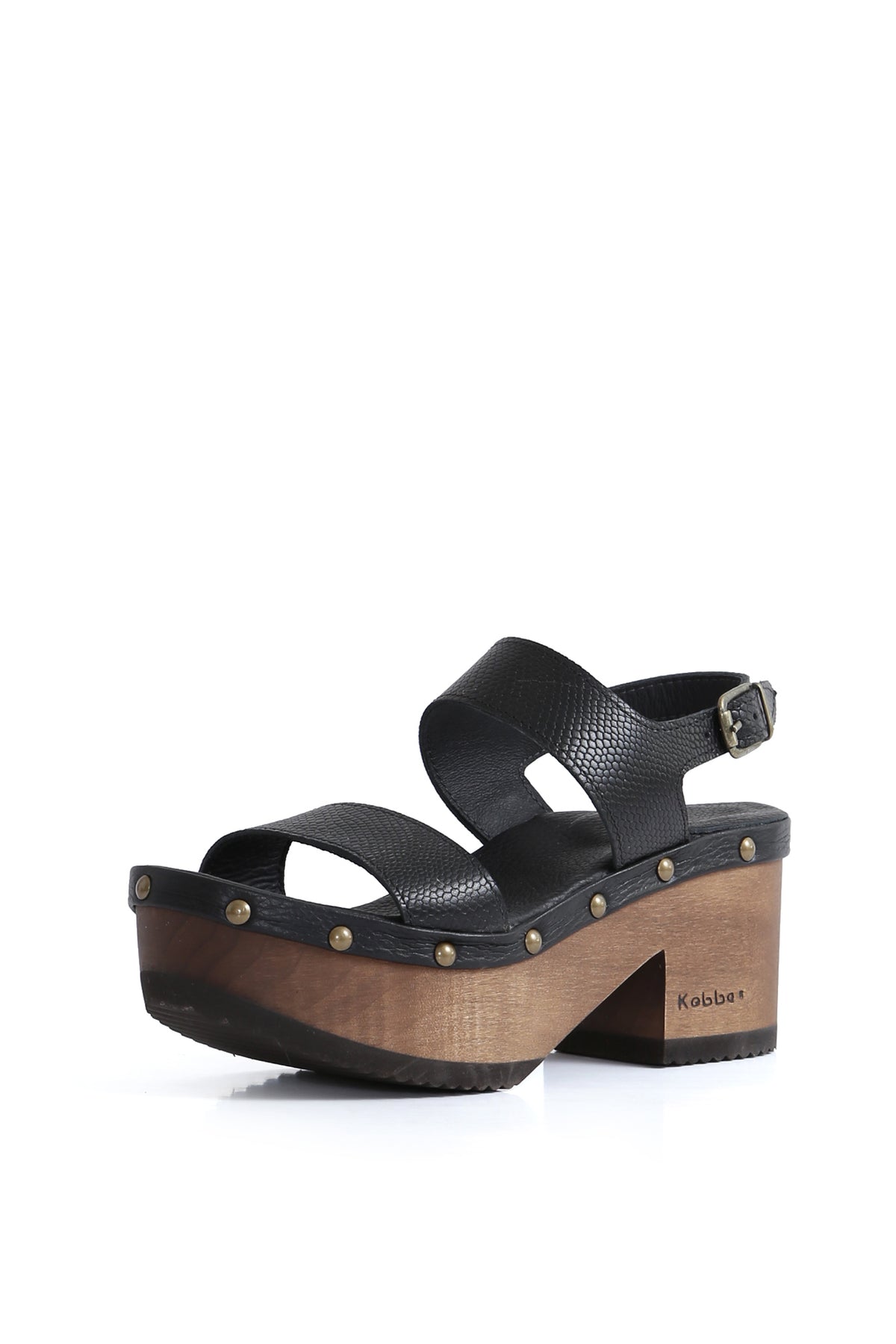 Sandalia artesanal de cuero negro textura caimán con planta anatómica, zapatos anatómicos