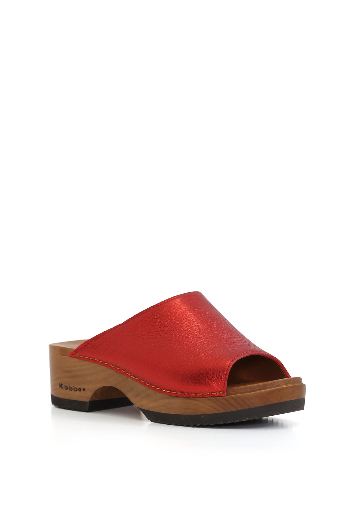 Zuecos de mujer Nicanor Floater Rojo, sandalia tipo zueco artesanal en cuero metálico rojo, vista superior en fondo blanco