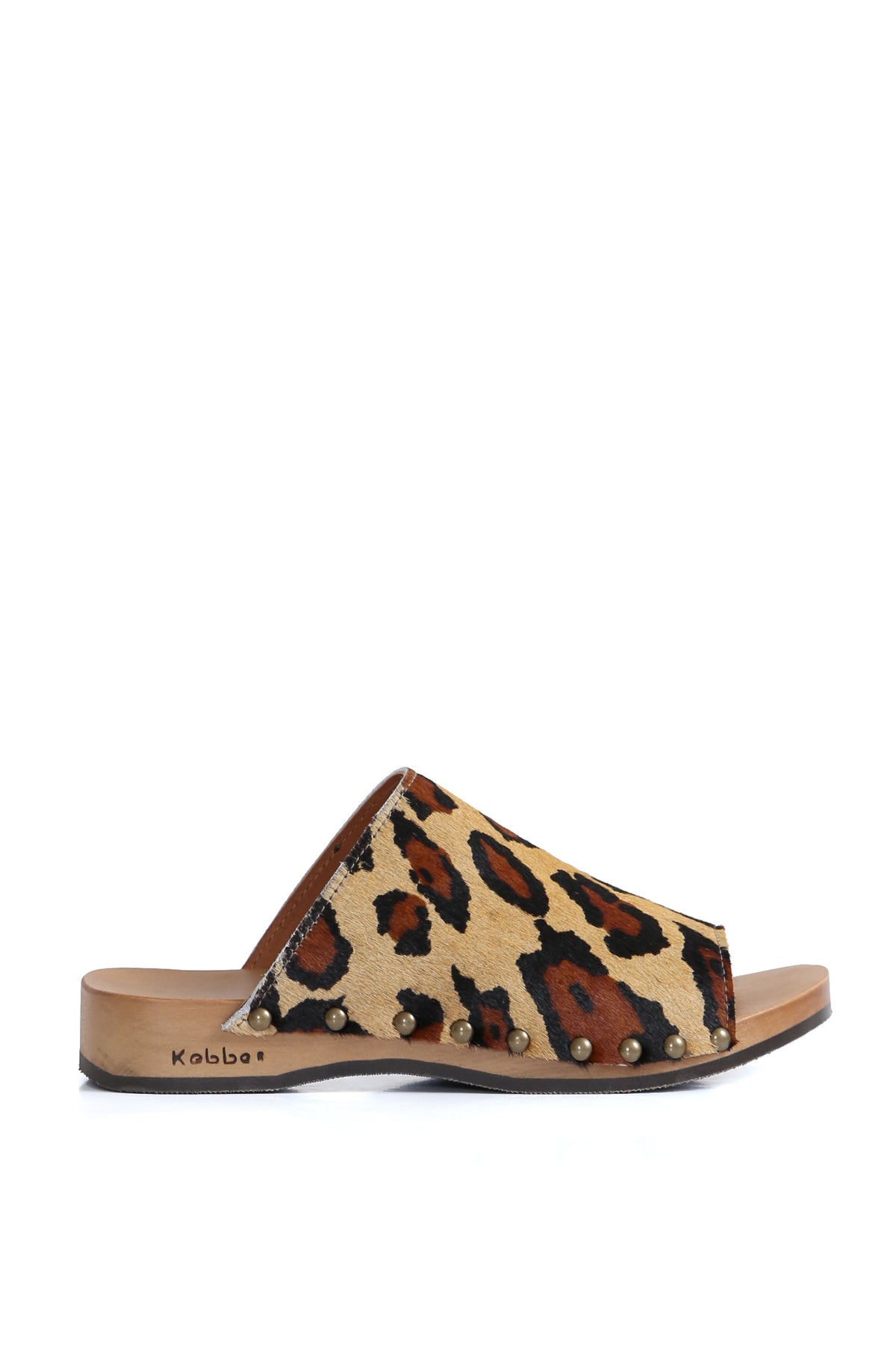 Sandalia artesanal Dolores en cuero beige con planta anatómica DK de madera