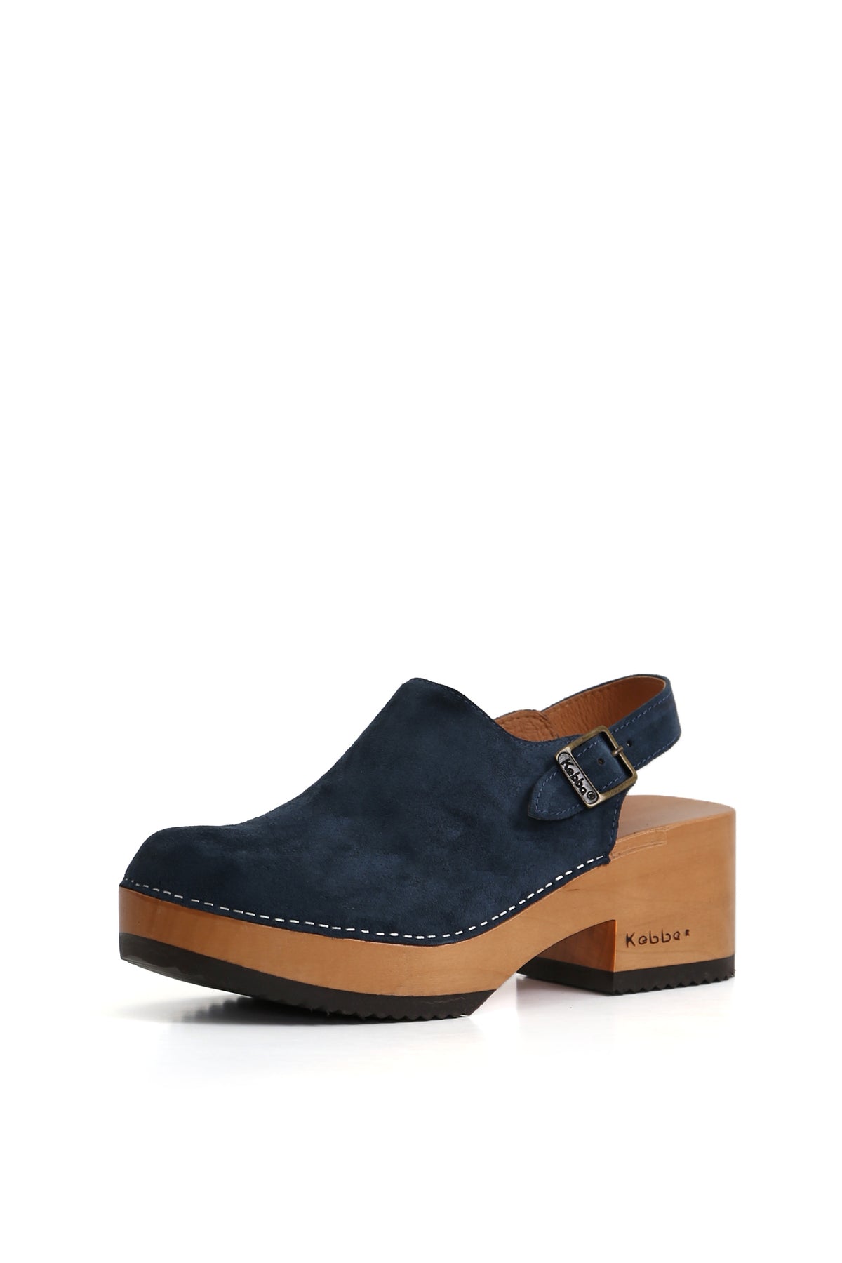 Kebba Clogs Noelia Indigo, zuecos artesanales de cuero azul con planta anatómica de 6 cm, fondo blanco