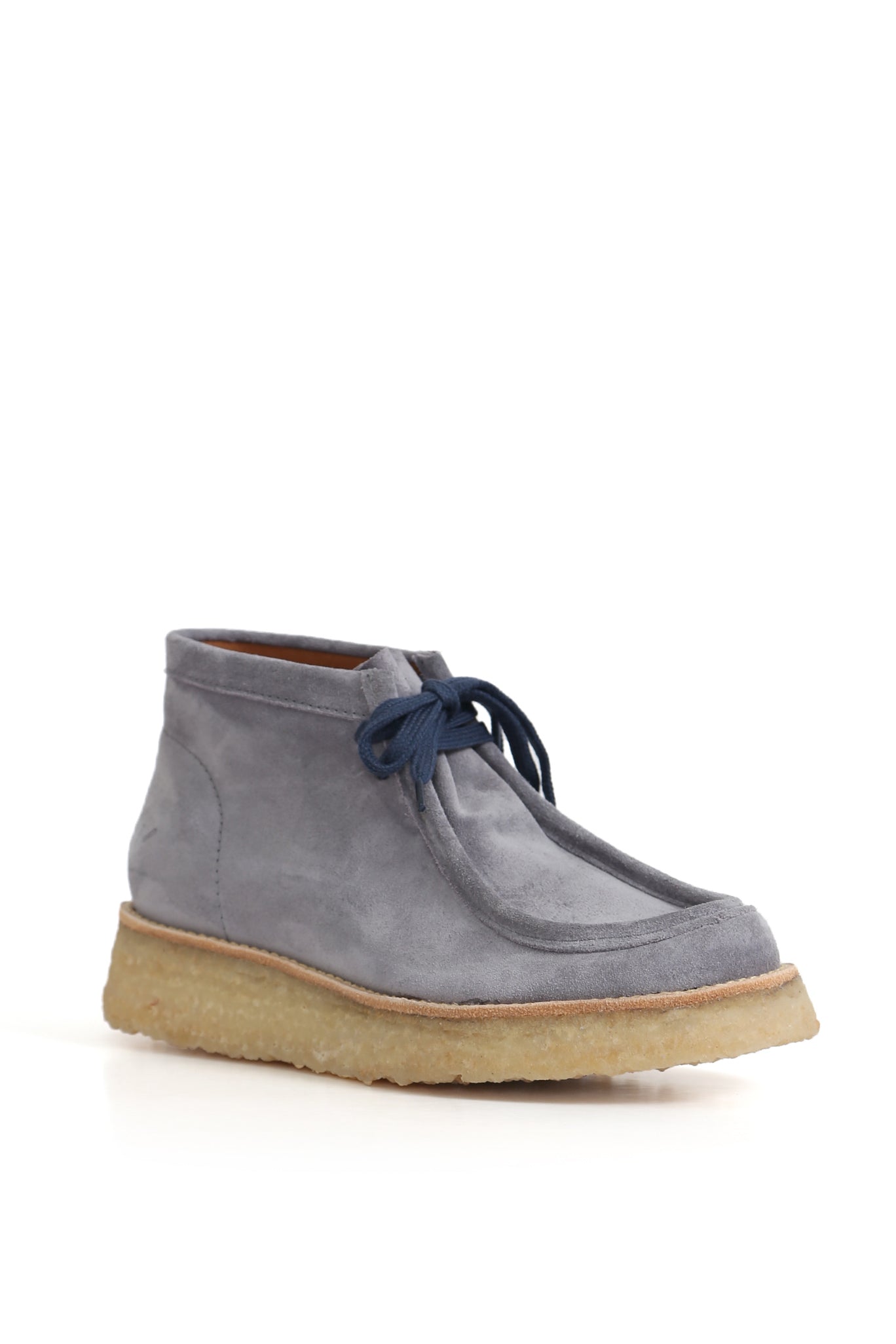 Botín renobuk gris perla con cordones y suela crepé; estilo urbano cómodo. zuecos de mujer para vestir