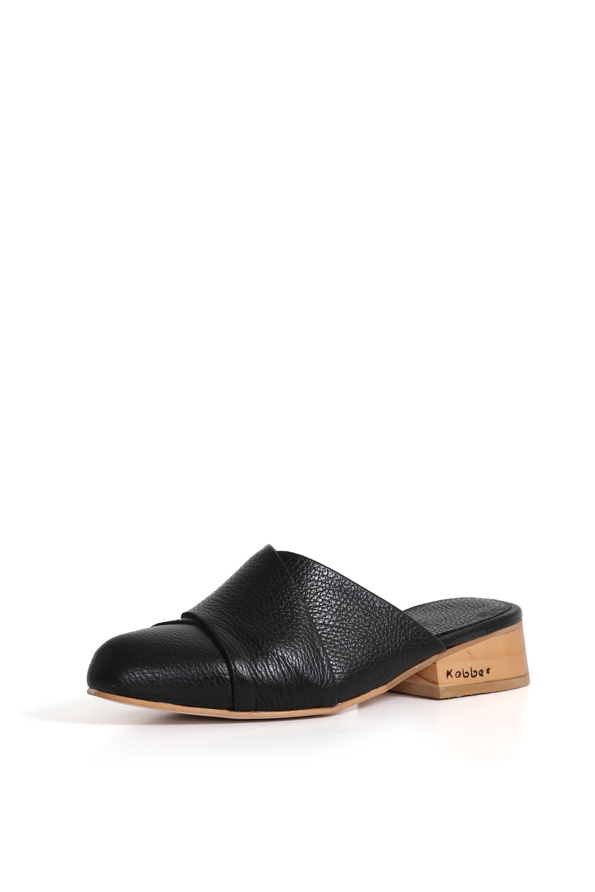 Vista lateral Alicante negro con planta Point 3 cm; Kebba Clogs.