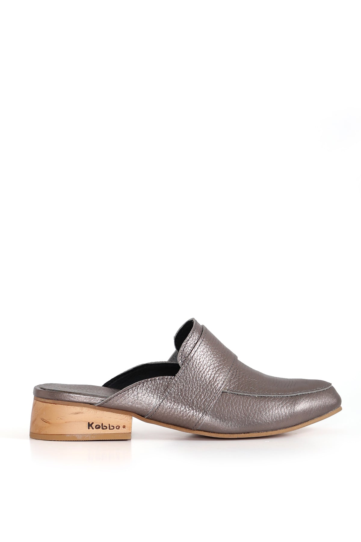 Sandalia artesanal Andorra floater peltre hecha a mano en Villarrica