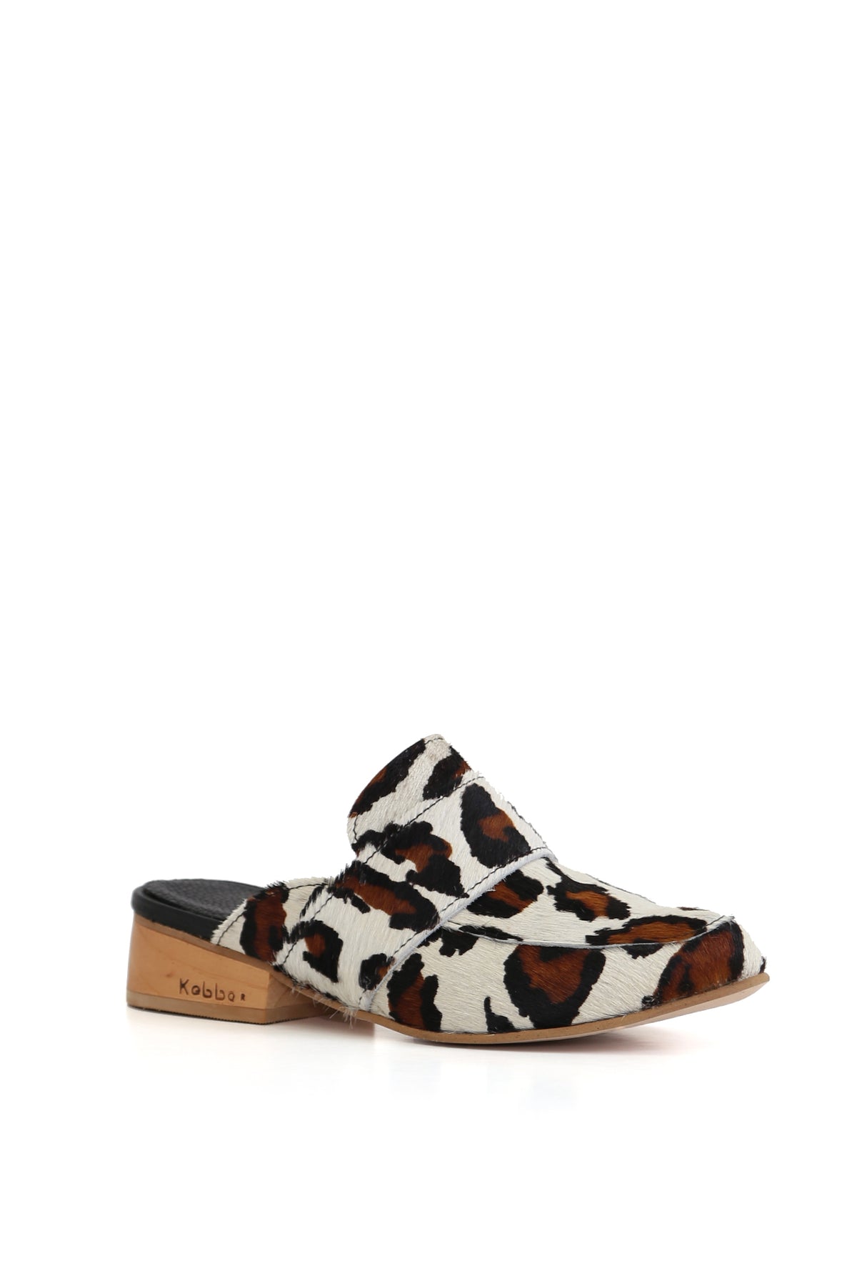 Sandalia artesanal Andorra cuero animal print pantera blanca hecha en Villarrica