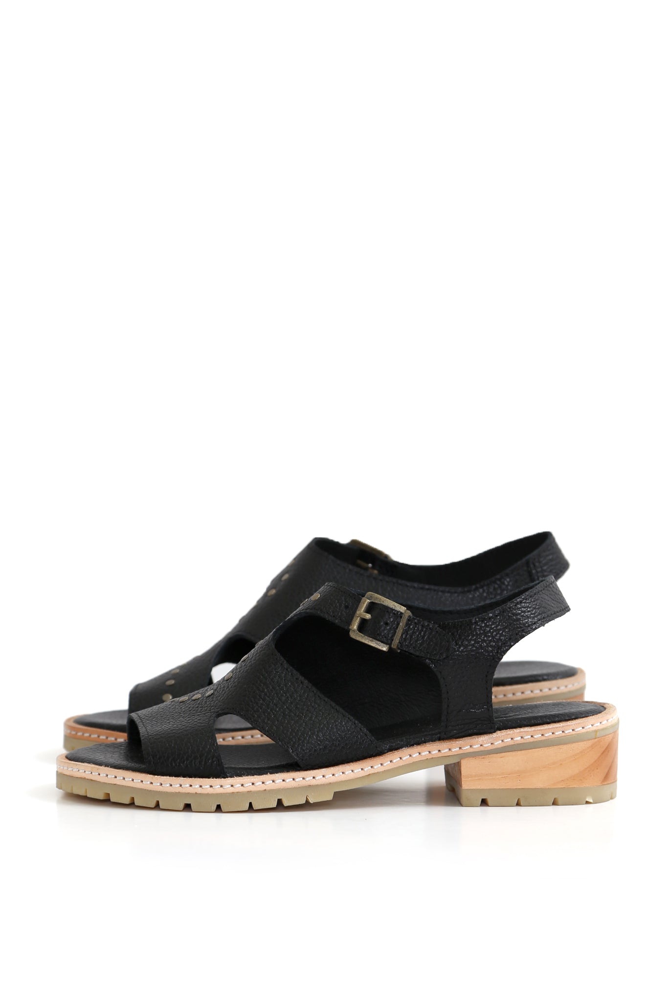 	1.	Sandalia Aires Carmen en cuero floater negro con planta de madera nativa y 3 cm de altura, zapatos anatómicos
