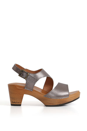 Perfil sandalia peltre con corte lateral y taco medio; acabado floater suave y flexible. zuecos de mujer para vestir
