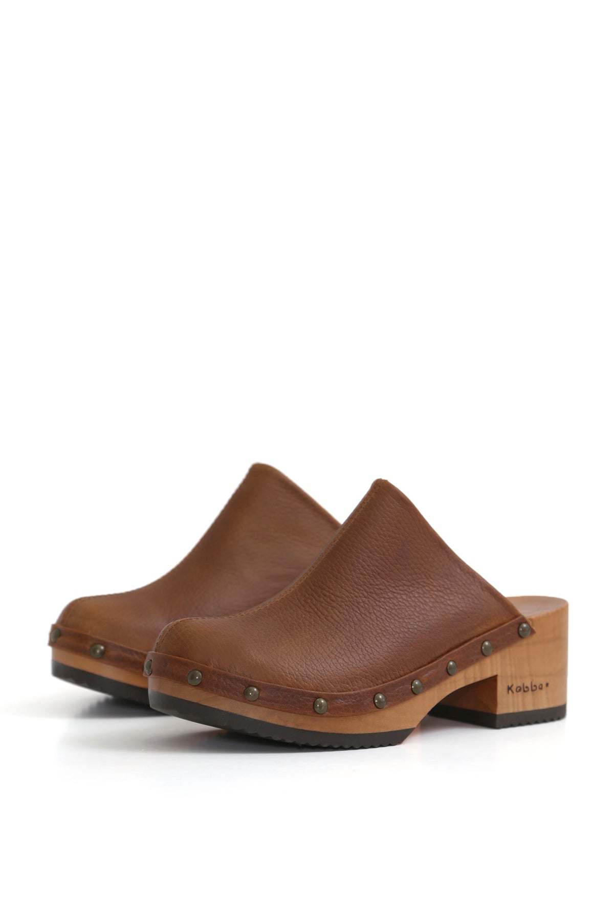 ZUECO anatómicos de cuero Texas tostado, modelo Loica Naomi con diseño versátil y elegante
