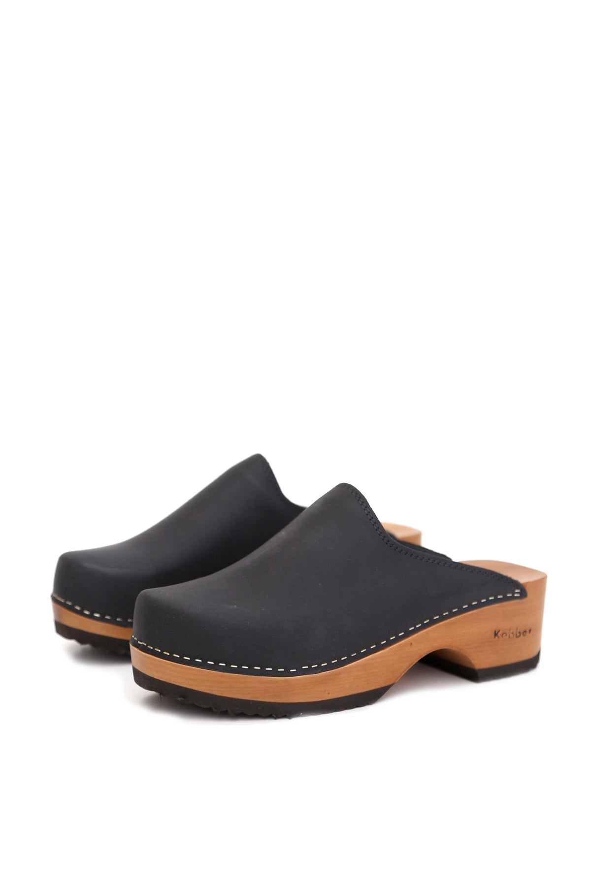 Vista lateral zueco CLOC Everest negro, capellada 2,2 mm sin forro.