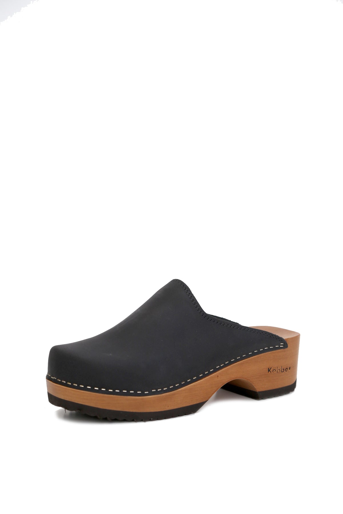 Detalle textura cuero Everest negro, acabado liso y opaco.