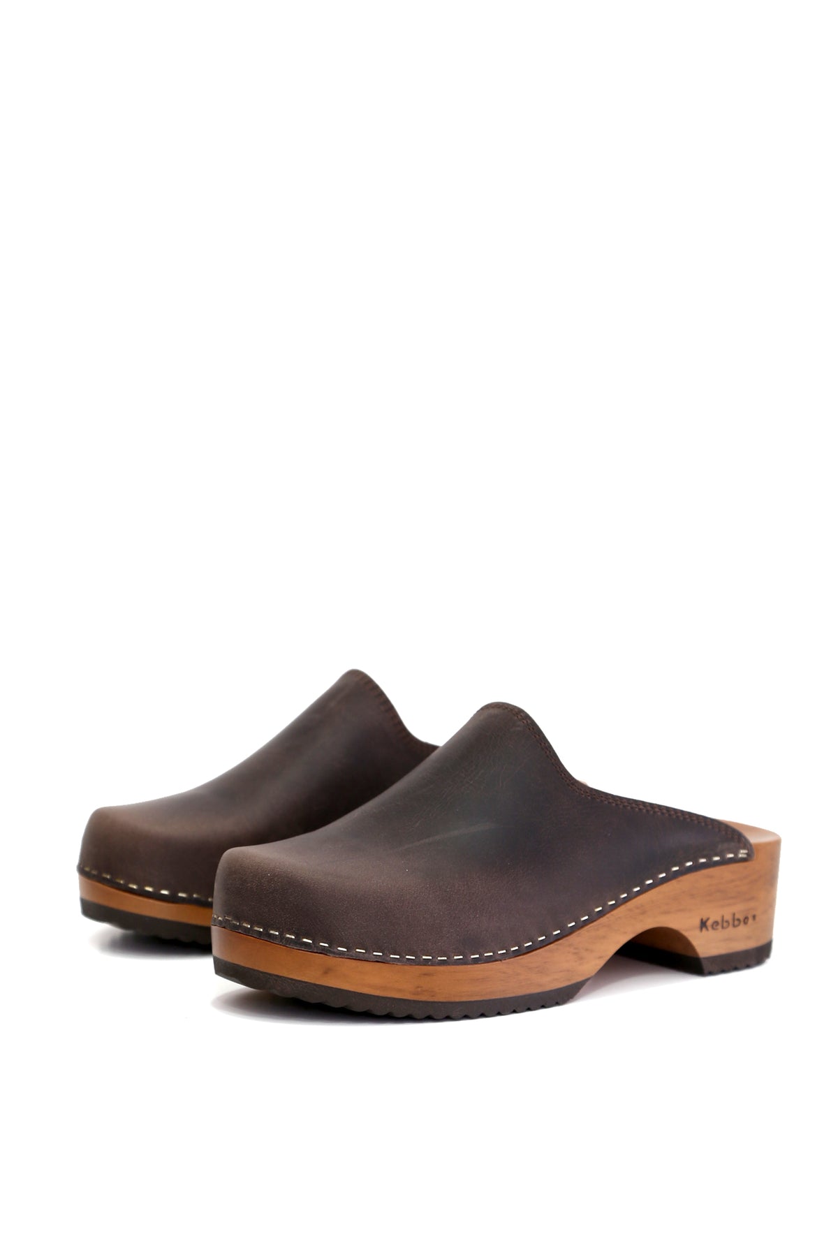 Zuecos artesanales de cuero West color chocolate Kebba