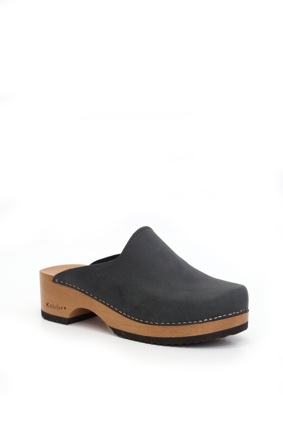 Zuecos de mujer negros Cloc West, cuero 2.2 mm sin forro y planta anatómica, vista superior en fondo blanco