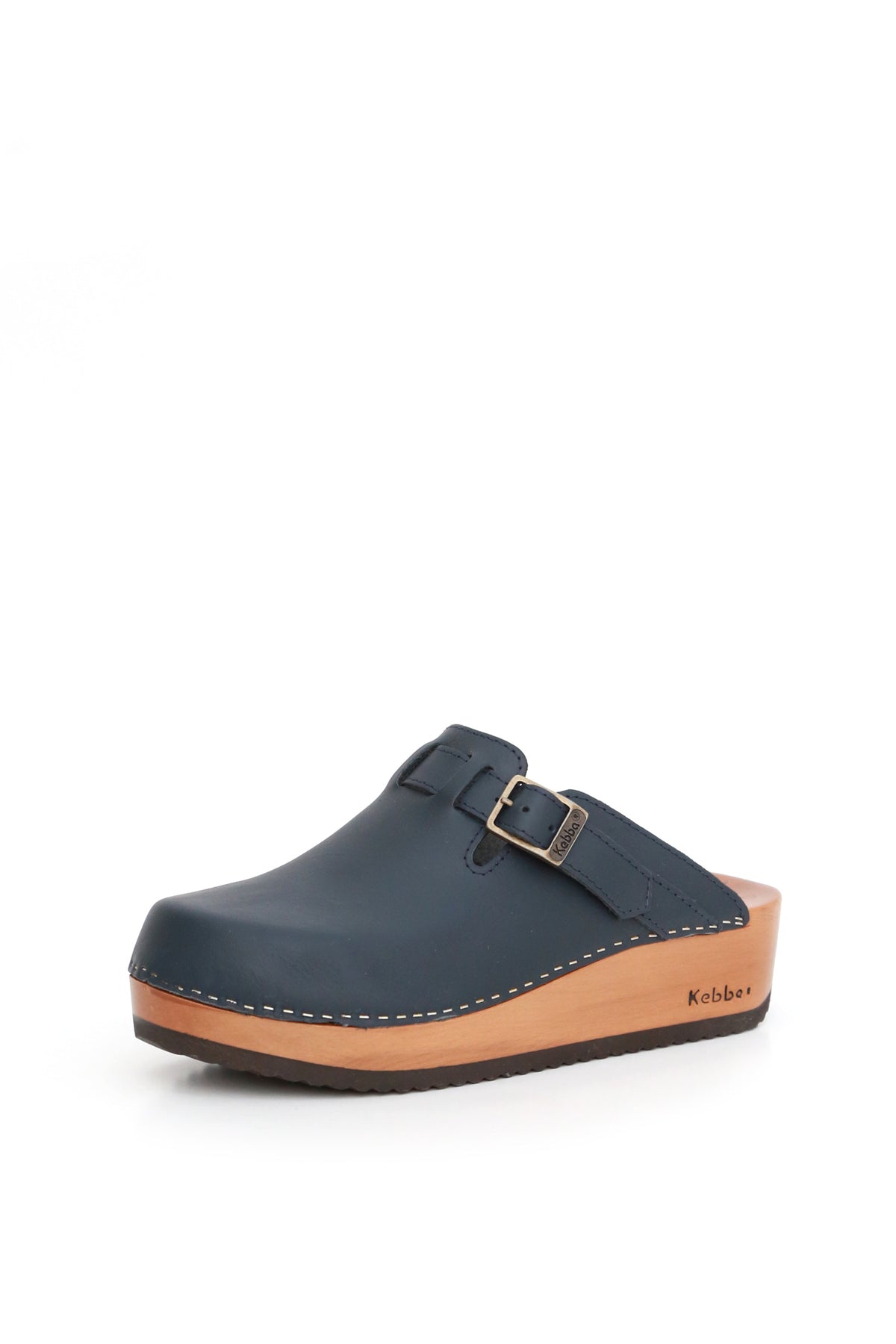 Kebba Clogs azul náutico Riemen en cuero con planta anatómica de madera nativa 5 cm, diseño para empeine alto fondo blanco