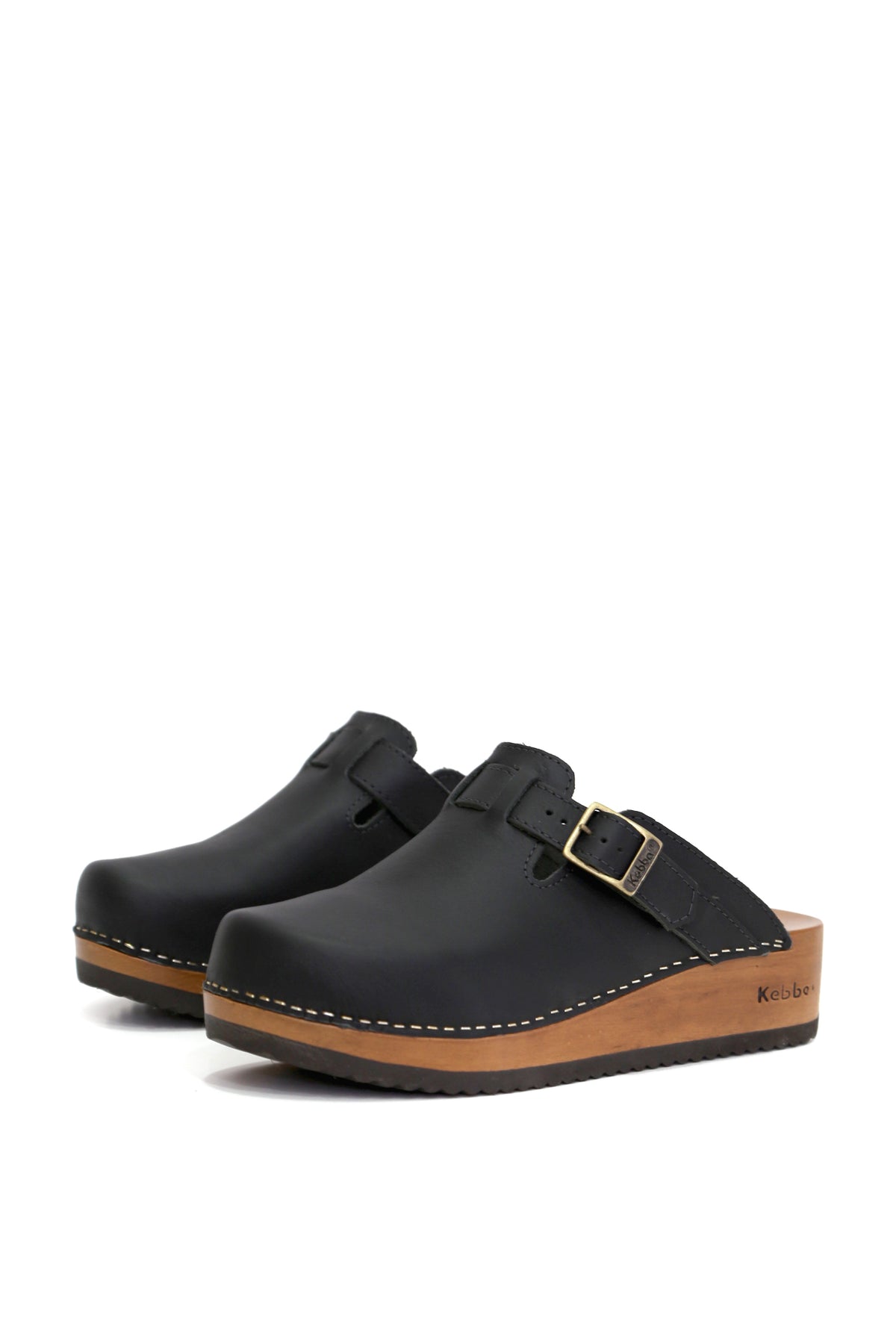 Zueco Kebba Riemen negro artesanal en cuero náutico con diseño clásico, zuecos artesanales